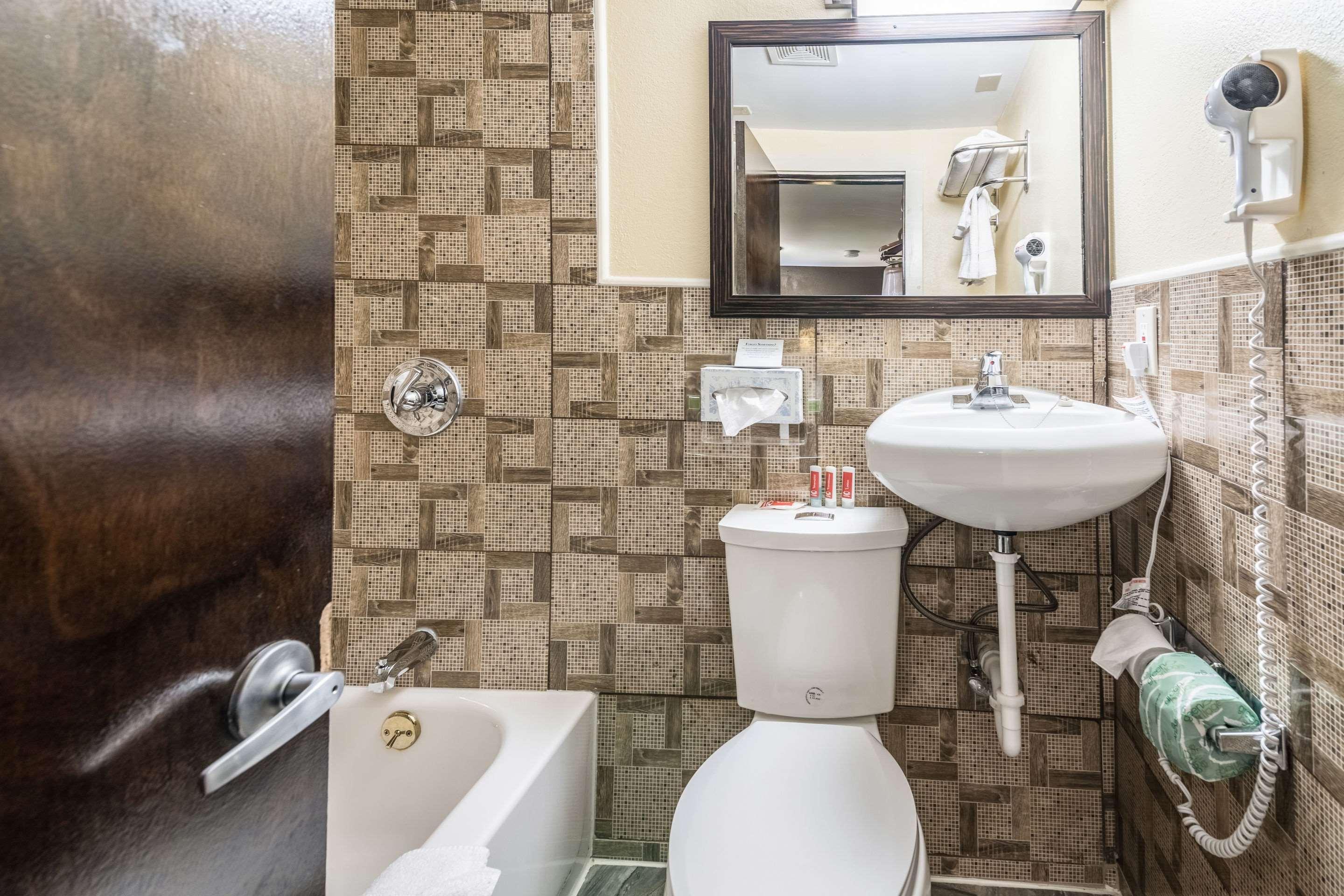 Econo Lodge Rutland City Near Hwy 7 Ngoại thất bức ảnh
