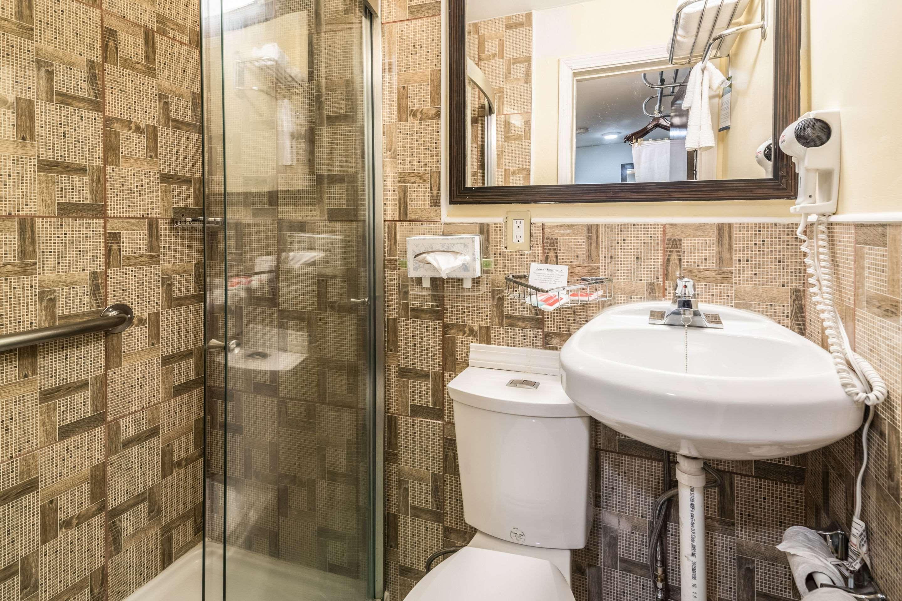 Econo Lodge Rutland City Near Hwy 7 Ngoại thất bức ảnh